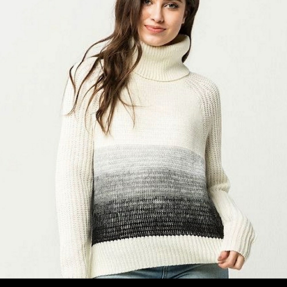 Roxy Turtle Neck Sweater Medium